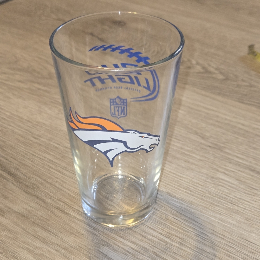 NFL Team Logo Pint Glass